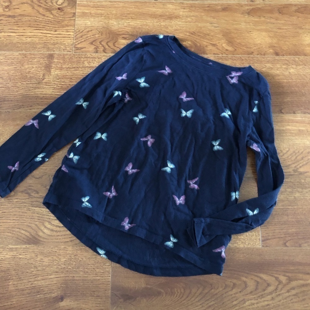Old Navy blue butterfly print softest tee long sleeve in size S (6-7)